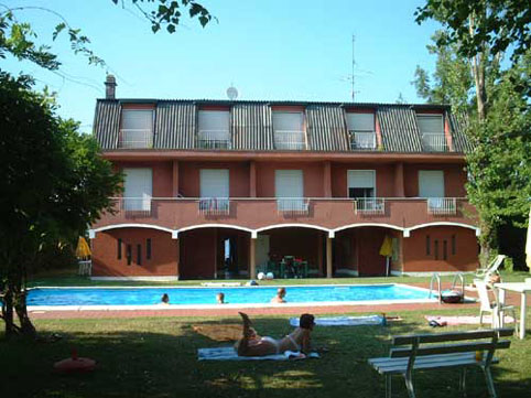 residence lago maggiore vista piscina